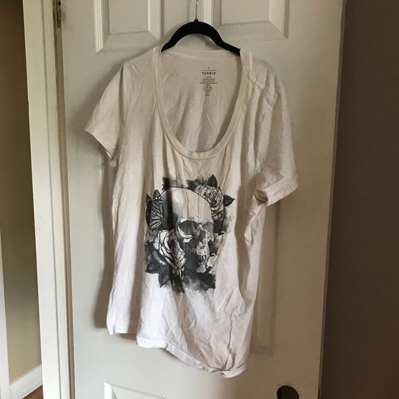 Torrid Skull Tee Plus Size 1X - Picture 1 of 4